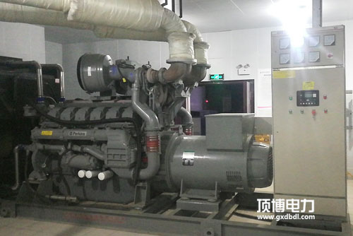 400KW帕金斯發電機組機房